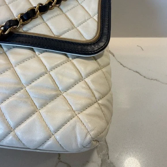 CHANEL Quilted Lambskin White Bag - Picture 9 of 17